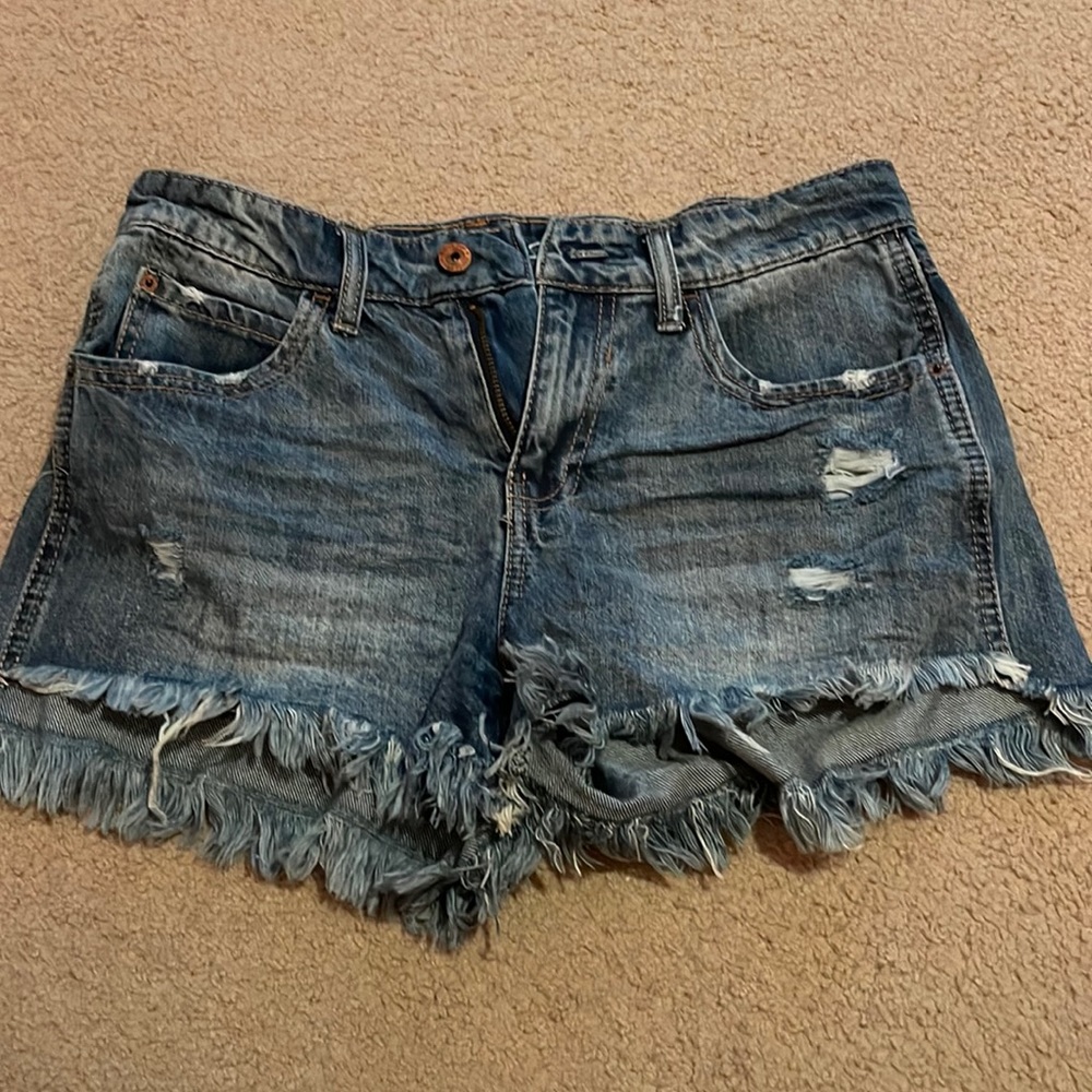 super cute jean shorts. stretchy material